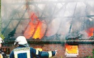 28.04.2014 um 16:58 Uhr - Großfeuer vernichtet Hofstelle