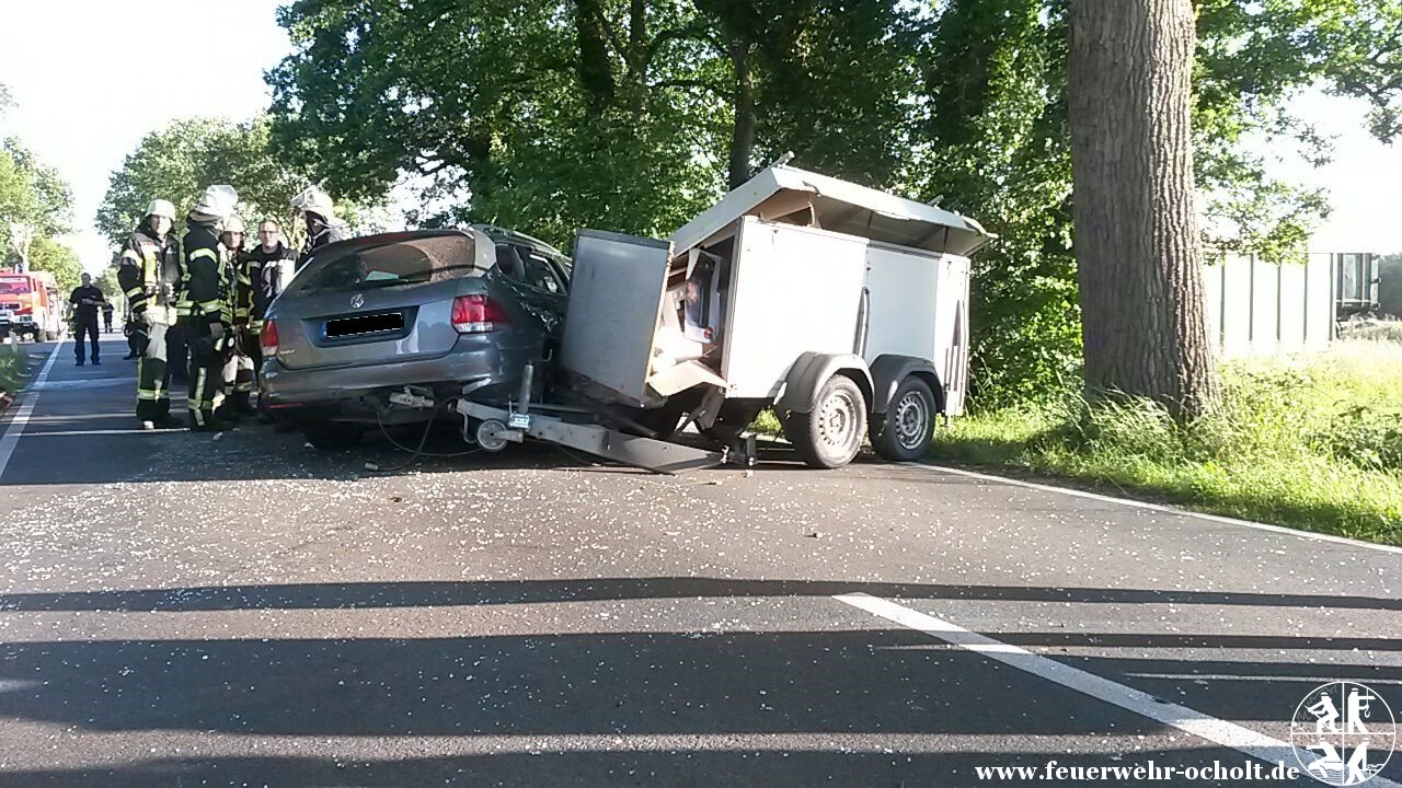 Am 27.06.2015 um 19:08 Uhr – „VU 3 Personen eingeklemmt“ Westersteder Straße